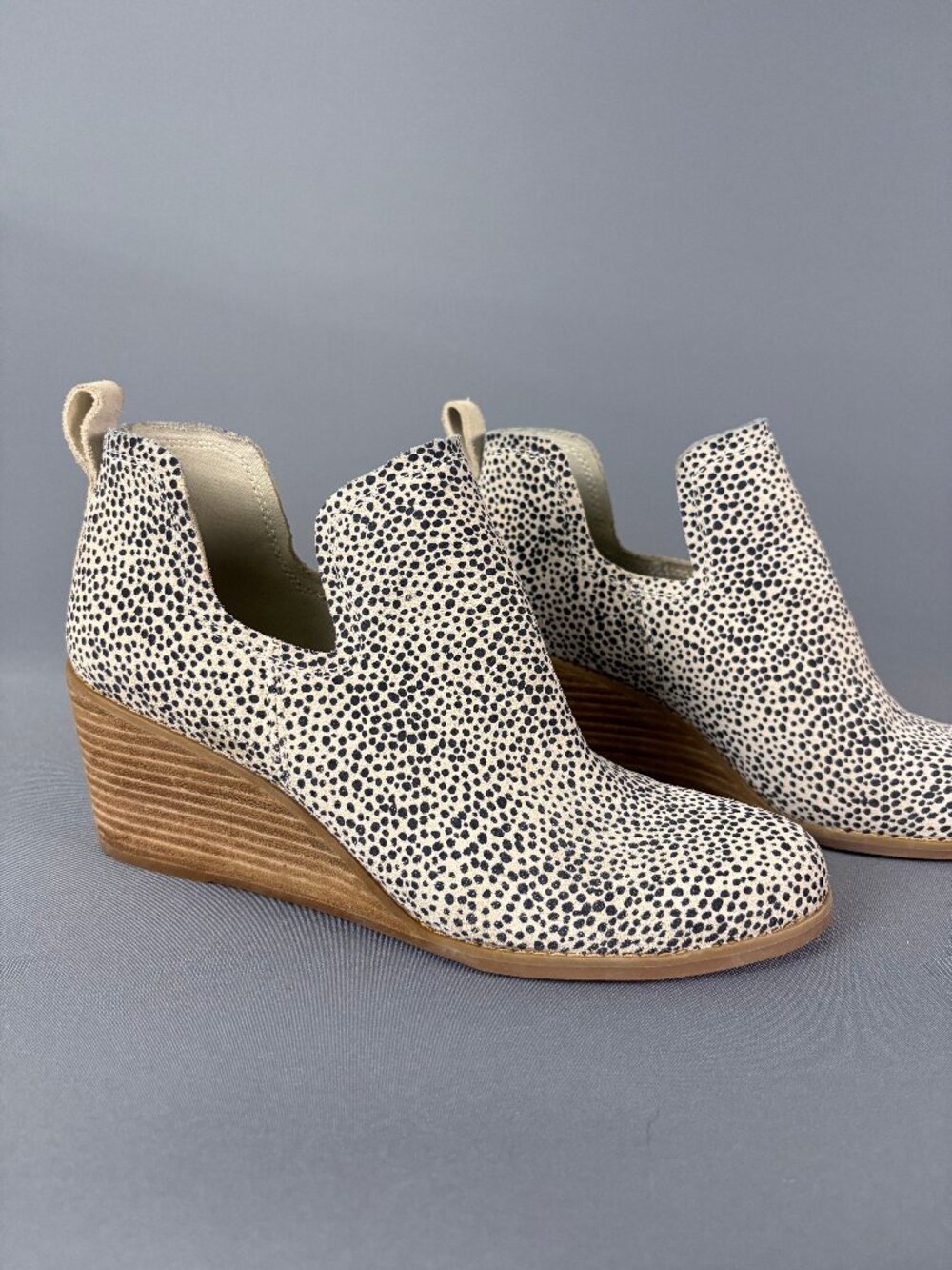 TOMS Kallie Macadamia Mini Cheetah Suede Wedge Booties Size 9